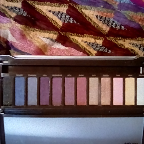 Stilla and Absolute Eyeshadow Palettes Lot of 2 - Picture 8 of 8